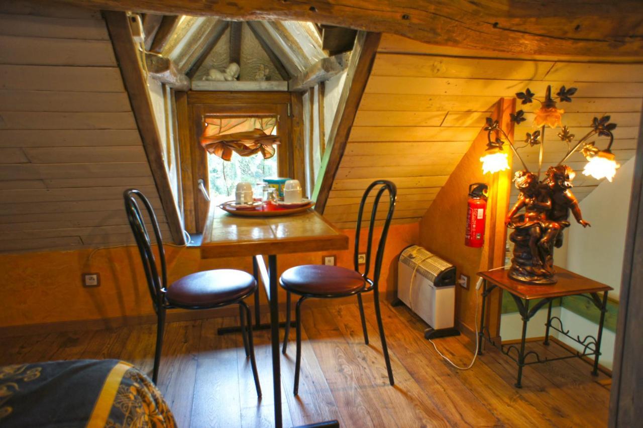 Aux Logis De La Solre Bed & Breakfast Ferrière-la-Petite Екстериор снимка