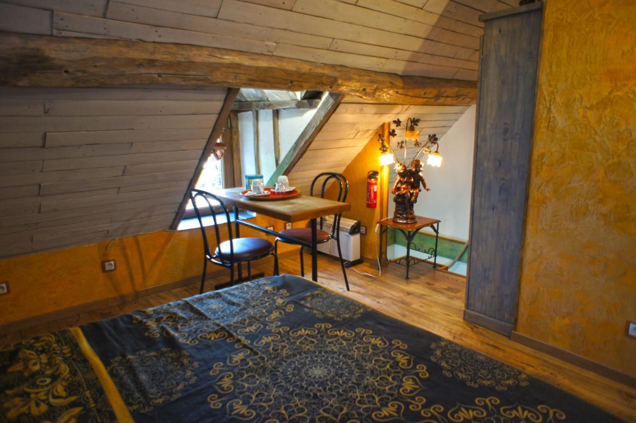 Aux Logis De La Solre Bed & Breakfast Ferrière-la-Petite Екстериор снимка