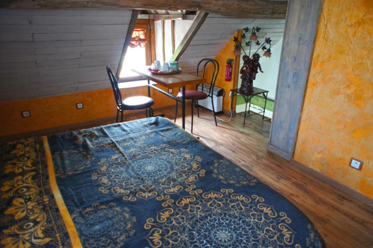 Aux Logis De La Solre Bed & Breakfast Ferrière-la-Petite Екстериор снимка
