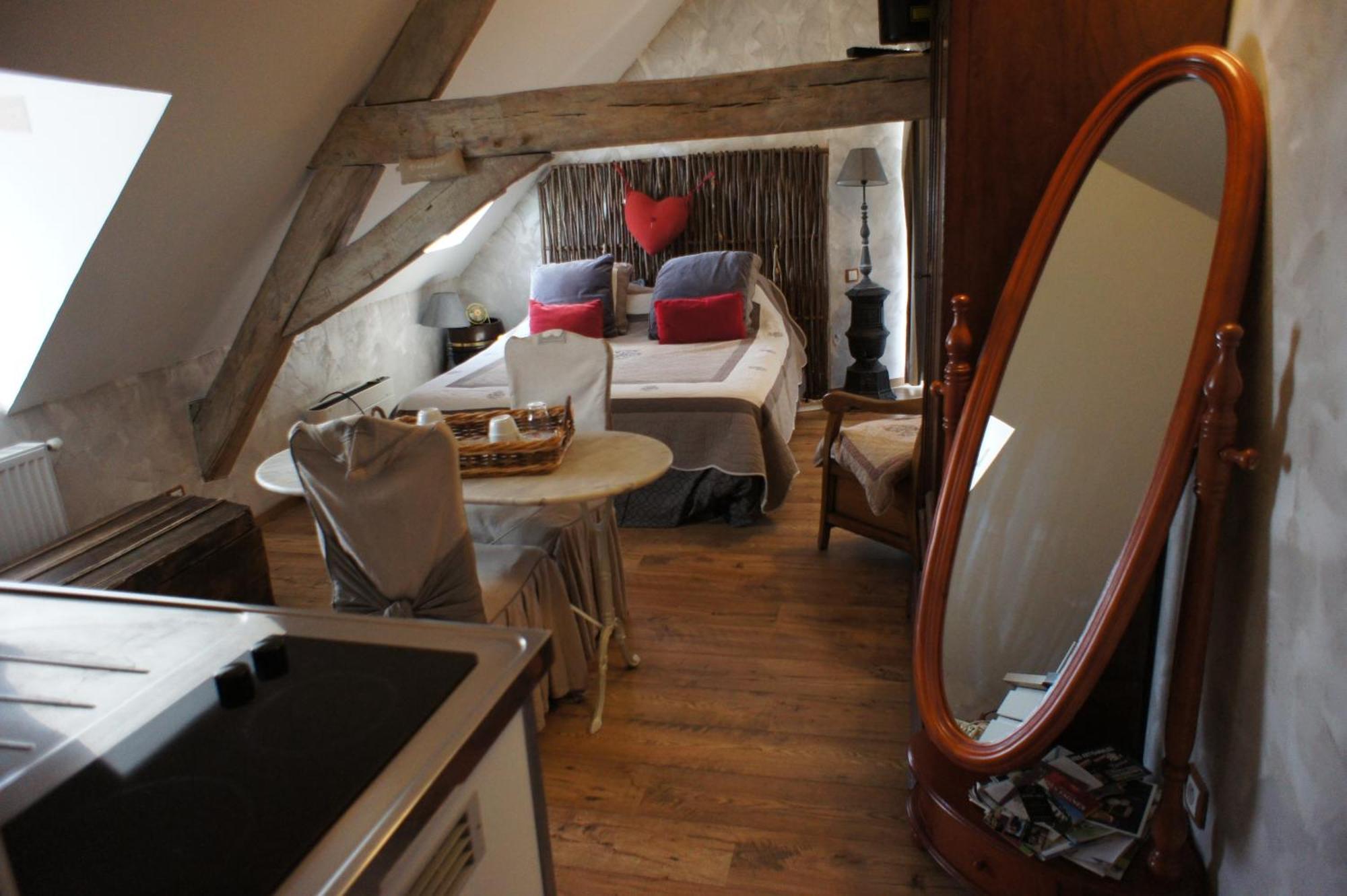 Aux Logis De La Solre Bed & Breakfast Ferrière-la-Petite Екстериор снимка