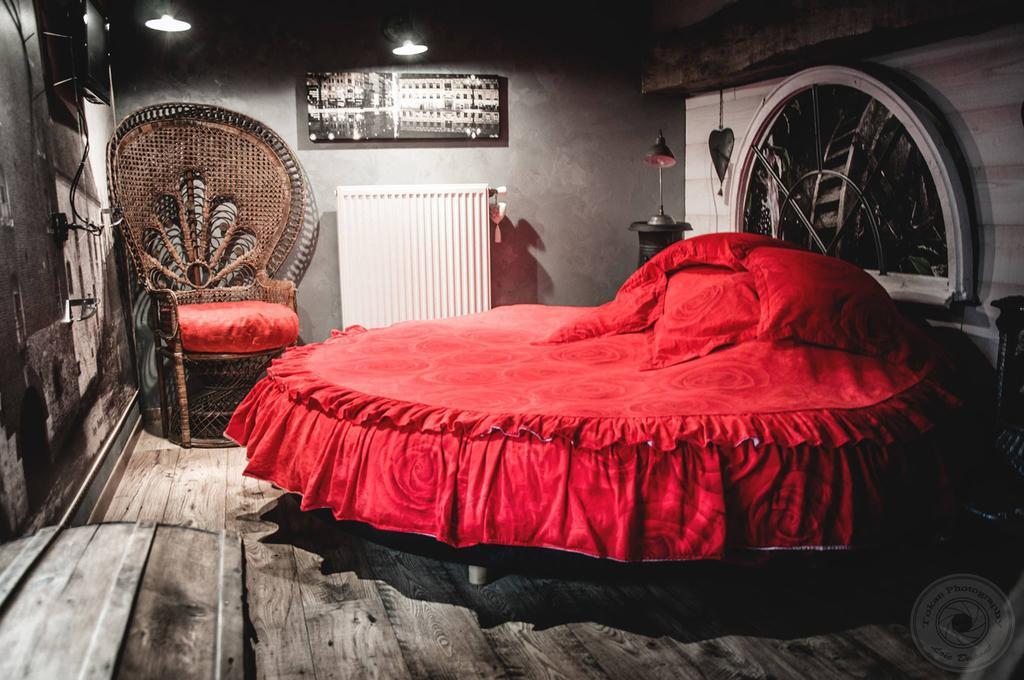 Aux Logis De La Solre Bed & Breakfast Ferrière-la-Petite Стая снимка