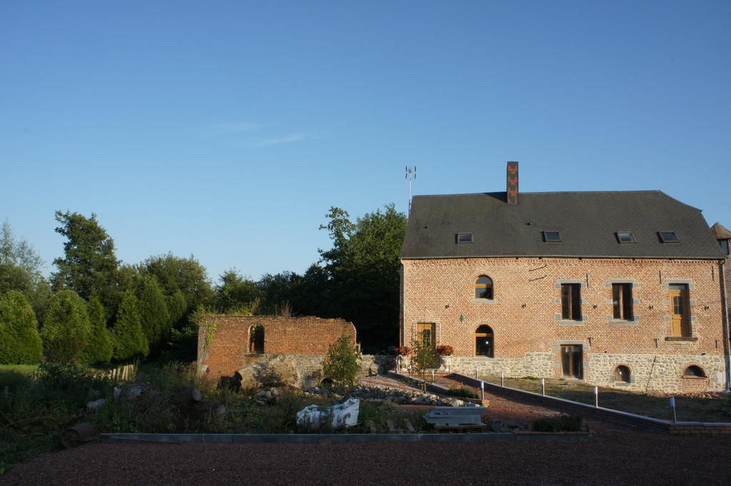 Aux Logis De La Solre Bed & Breakfast Ferrière-la-Petite Екстериор снимка