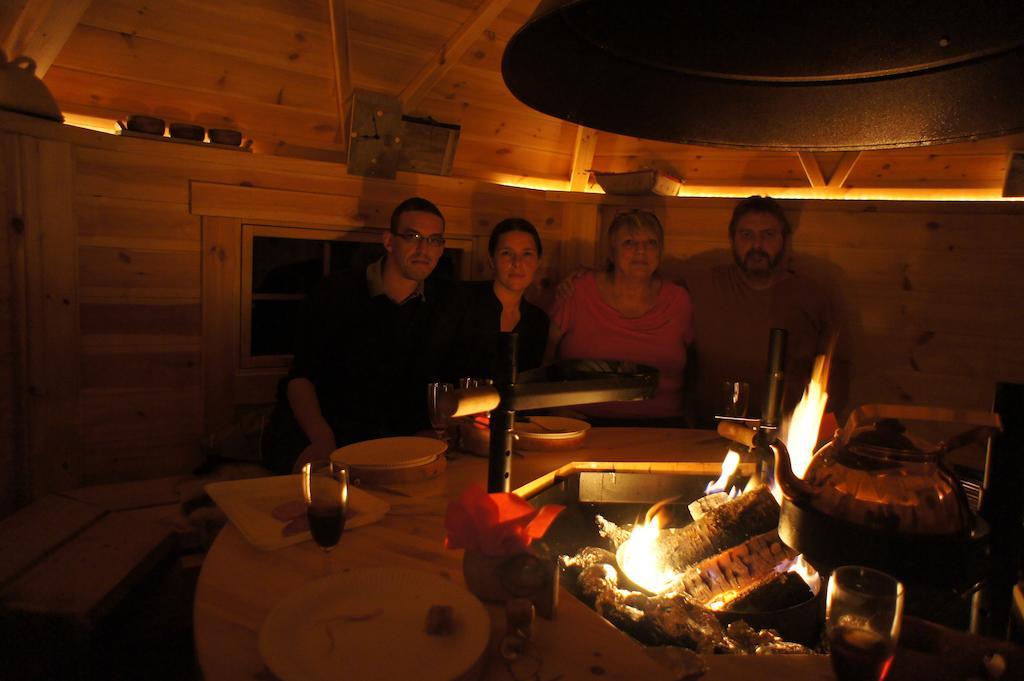 Aux Logis De La Solre Bed & Breakfast Ferrière-la-Petite Екстериор снимка