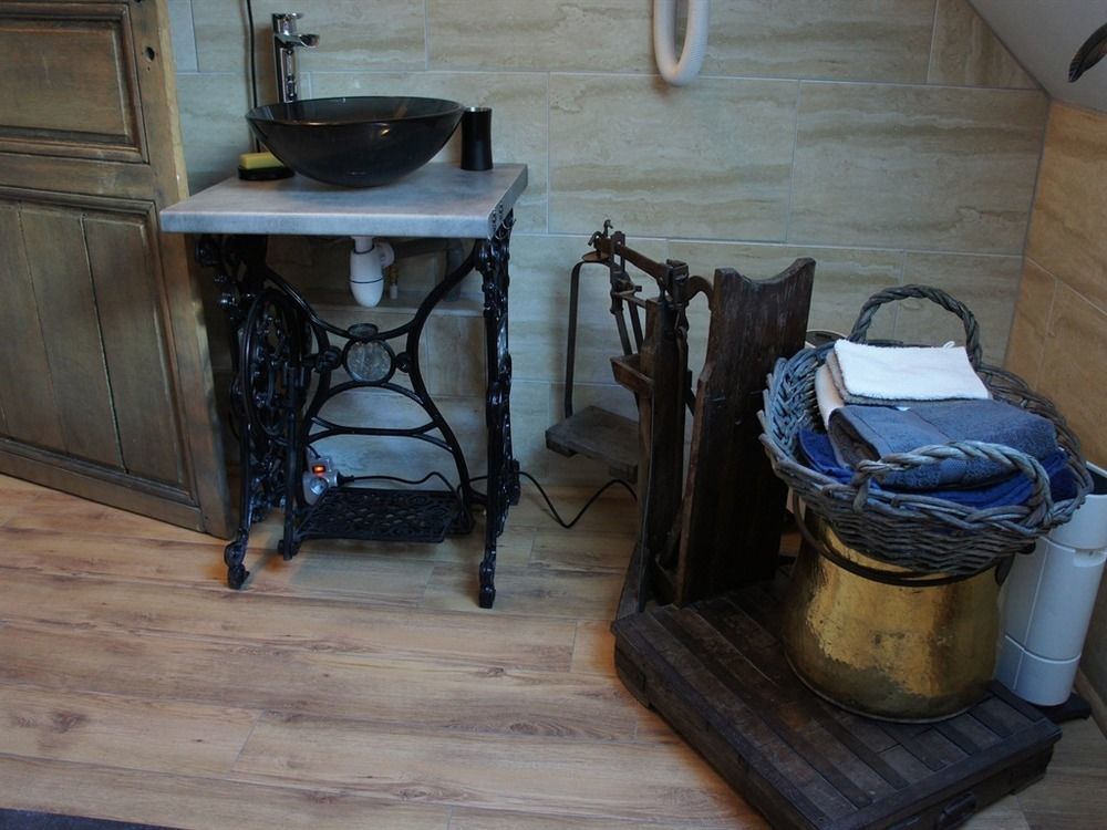 Aux Logis De La Solre Bed & Breakfast Ferrière-la-Petite Екстериор снимка