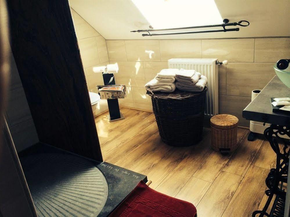 Aux Logis De La Solre Bed & Breakfast Ferrière-la-Petite Екстериор снимка